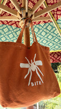 Carregar imagem no visualizador da galeria, Beach Bag Medio Mosquito Orange

