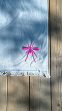 Carregar imagem no visualizador da galeria, Toalha Praia Cinza/Rosa Mosquito
