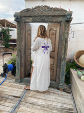 Carregar imagem no visualizador da galeria, Kimono Beige Excl Plumas Mosquito Roxo
