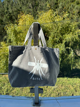 Carregar imagem no visualizador da galeria, Beach Bag Medio Mosquito Grey
