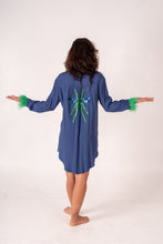 Carregar imagem no visualizador da galeria, Camisa Azul Petróleo Excl Plumas Mosquito verde
