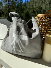 Carregar imagem no visualizador da galeria, Beach Bag Medio Mosquito Grey
