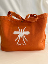 Carregar imagem no visualizador da galeria, Mini Beach Bag Mosquito Orange
