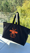Carregar imagem no visualizador da galeria, Beach Bag XL Black/Orange Mosquito
