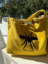 Carregar imagem no visualizador da galeria, Beach Bag Medio Mosquito Yellow
