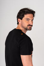 Carregar imagem no visualizador da galeria, T Shirt Mosquito Black/Orange
