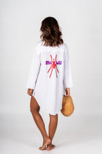 Carregar imagem no visualizador da galeria, Camisa Branca Excl Mosquito Verm/Roxo

