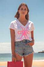 Carregar imagem no visualizador da galeria, T-Shirt White &amp; Pink
