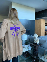 Carregar imagem no visualizador da galeria, Casaco Mosquito PAT curto Camel/Roxo
