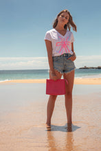 Carregar imagem no visualizador da galeria, T-Shirt White &amp; Pink
