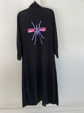 Carregar imagem no visualizador da galeria, Kimono Preto Exclusivo Mosquito azul/rosa
