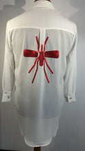 Carregar imagem no visualizador da galeria, Camisa Branca Mosquito Red
