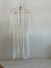 Carregar imagem no visualizador da galeria, Kimono Branco Exclusivo Mosquito Vermelho/Azulão
