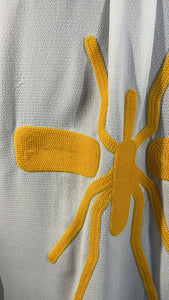 Camisa Branca Mosquito Amarelo veludo