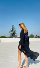 Carregar imagem no visualizador da galeria, Kimono Preto Exclusivo Mosquito azul/rosa
