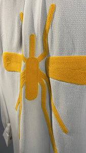 Camisa Branca Mosquito Amarelo veludo