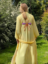 Carregar imagem no visualizador da galeria, Kimono Yellow Exclusivo Mosquito Laranja/Roxo
